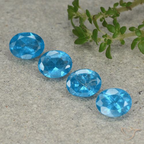 1.28ctw Naturel Bleu moyen Apatite, ovale, VS