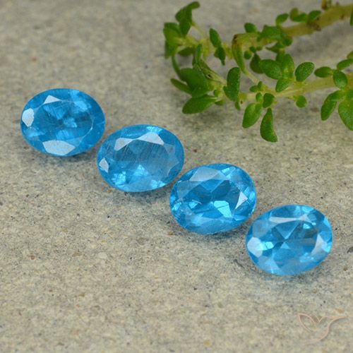 1.33ctw Naturel Bleu moyen Apatite, ovale, VS