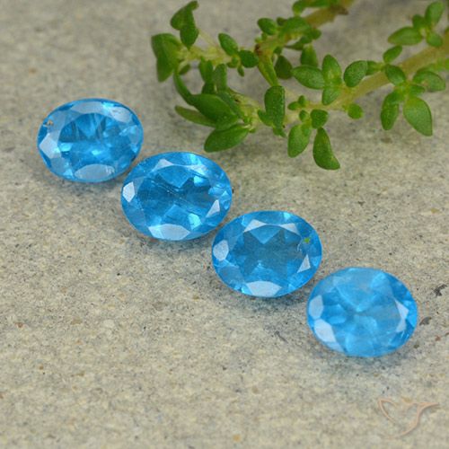 1.28ctw Naturel Bleu moyen Apatite, ovale, VS