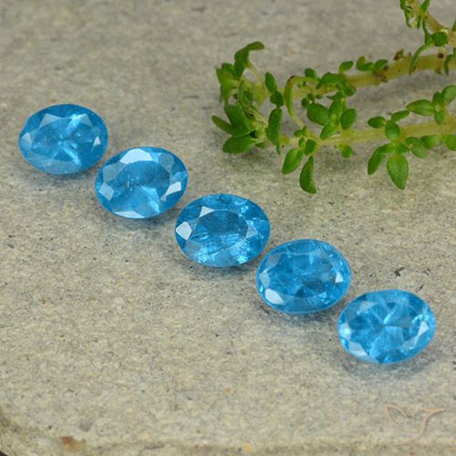 1.87ctw Naturel Bleu Apatite, ovale, VS