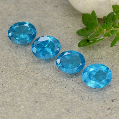 1.57ctw Naturel Bleu Apatite, ovale, VS
