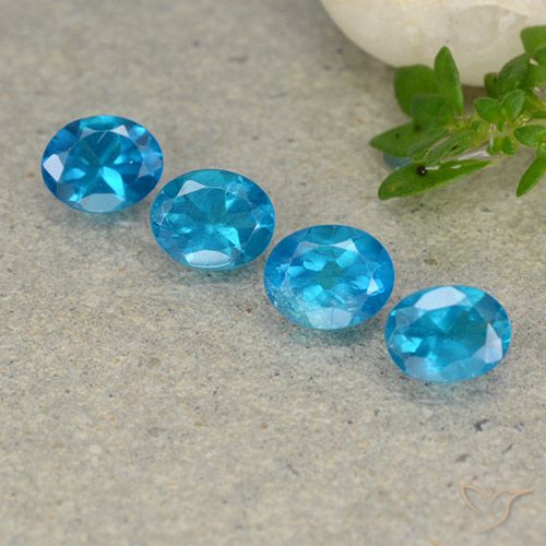 1.71ctw Naturel Bleu aquatique profond Apatite, ovale, VS