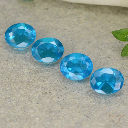 1.60ctw Naturel Azur profond Apatite, ovale, VS