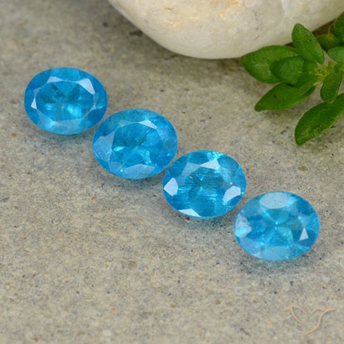 1.42ctw Naturel Bleu Apatite, ovale, VS