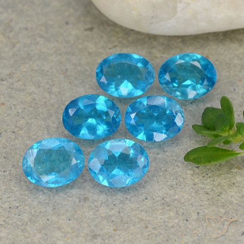 1.90ctw Naturel Bleu moyen Apatite, ovale, VS