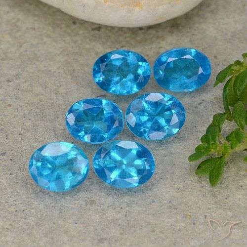 1.97ctw Naturel Bleu moyen Apatite, ovale, VS