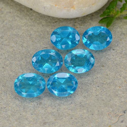 2.03ctw Naturel Bleu moyen Apatite, ovale, VS