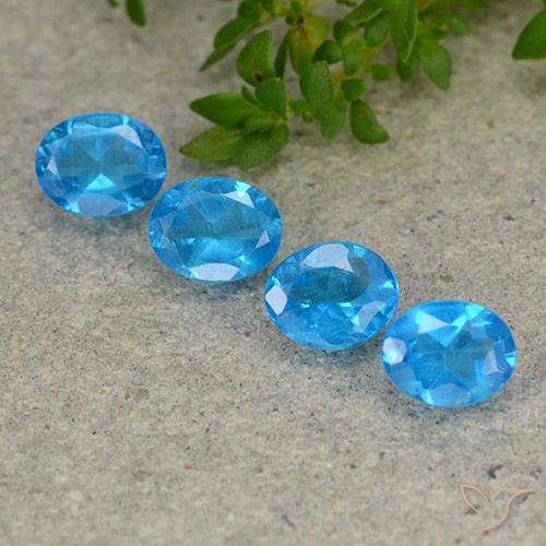 1.31ctw Naturel Bleu intense Apatite, ovale, VS