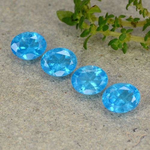 1.37ctw Naturel Bleu moyen Apatite, ovale, VS