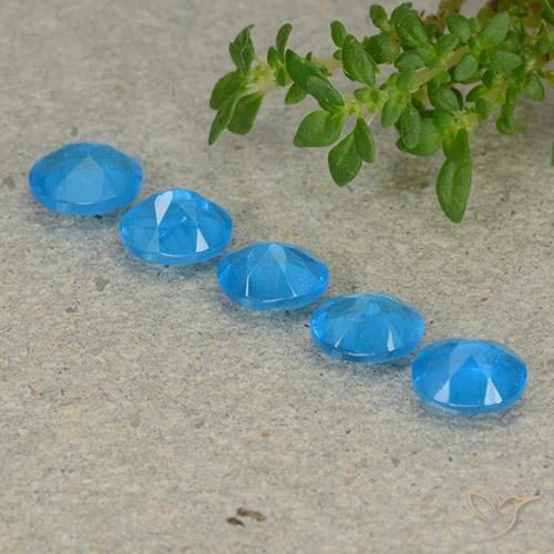 Shop natural 2.02ct Bleu moyen Apatite gems, ovale, from Madagascar at GemSelect. In stock, global shipping!
