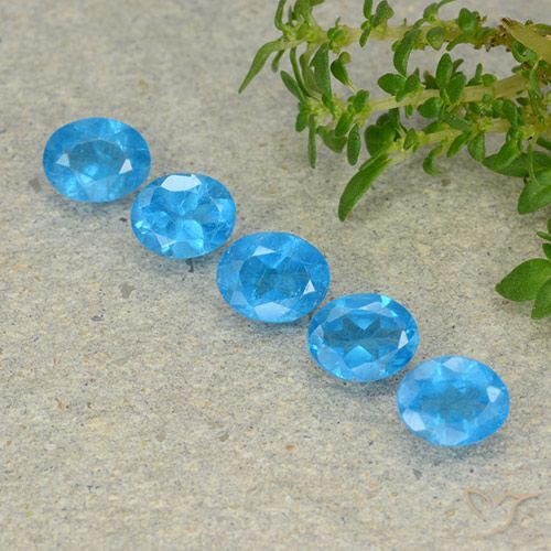 1.63ctw Naturel Bleu azur intense Apatite, ovale, VS