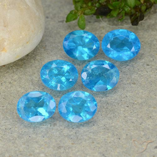 2.32ctw Naturel Bleu moyen Apatite, ovale, VS
