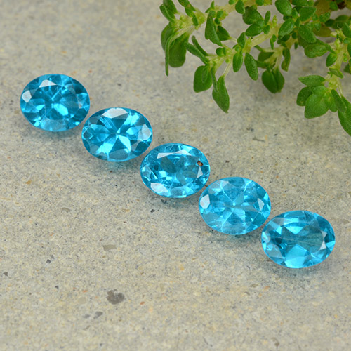 Achetez naturel 1.81ct Bleu moyen Apatite gems, Coupe ovale, En provenance Madagascar chez GemSelect. En stock, livraison internationale!