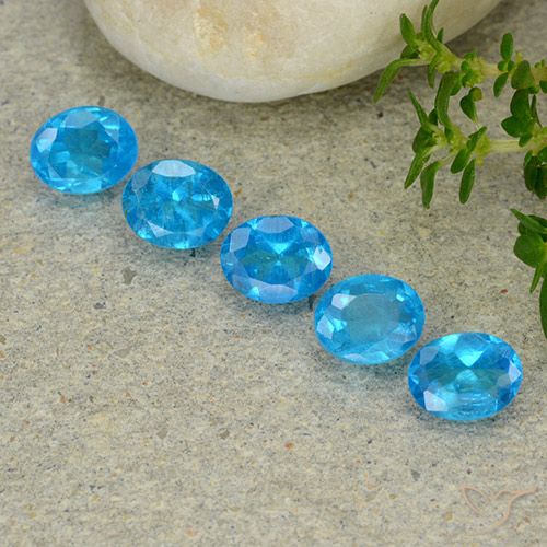 1.78ctw Naturel Bleu moyen Apatite, ovale, VS