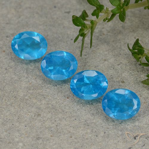 1.57ctw Naturel Bleu azur Apatite, ovale, VS