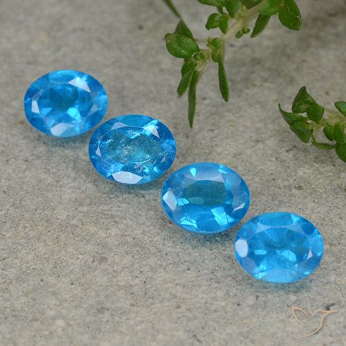 1.53ctw Naturel Bleu moyen Apatite, ovale, VS