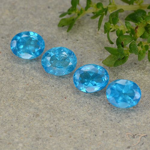 1.11ctw Naturel Bleu Apatite, ovale, VS