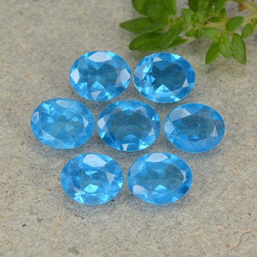 2.26ctw Naturel Bleu moyen Apatite, ovale, VS