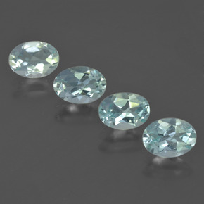 Achetez naturel 2.50ct Bleu clair Bleu vert gems, Coupe ovale, En provenance Inde chez GemSelect. En stock, livraison internationale!
