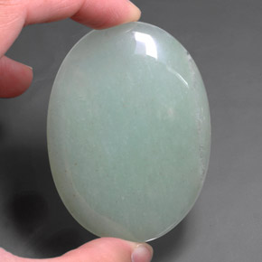 Aventurine Vert clair naturelle Coupe ovale, 121.40 ct, Translucide