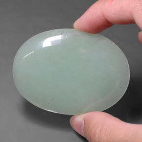 Aventurine Vert clair naturelle Coupe ovale, 121.40 ct, Translucide