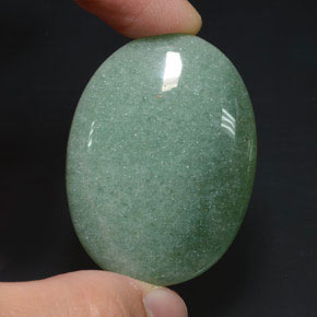 Aventurine vert naturelle coupe ovale, 66,33 ct, opaque