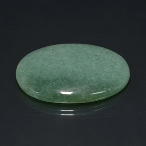Aventurine vert naturelle coupe ovale, 66,33 ct, opaque