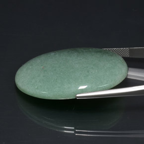 Aventurine vert naturelle coupe ovale, 66,33 ct, opaque