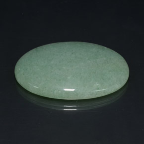 Aventurine vert naturelle coupe ovale, 102,50 ct, opaque