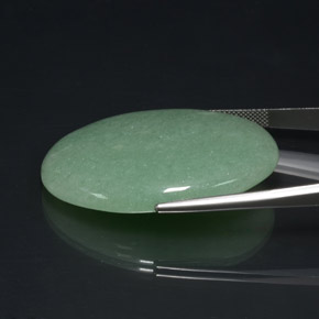 Aventurine vert naturelle coupe ovale, 65,37 ct, opaque