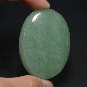 Aventurine vert naturelle coupe ovale, 90,47 ct, opaque