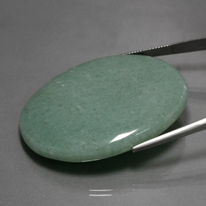 Aventurine Vert naturelle Coupe ovale, 61.96 ct, Opaque