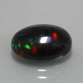 Opale noire multicolore naturelle coupe ovale, 2,83 ct, opaque