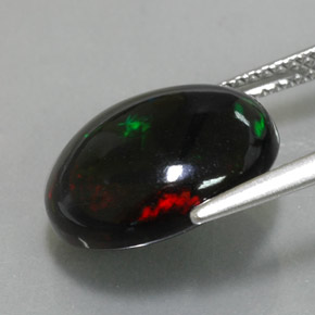 Opale noire multicolore naturelle coupe ovale, 4,50 ct, opaque