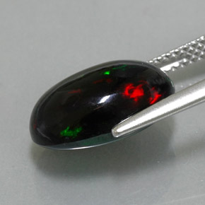 Opale noire multicolore naturelle coupe ovale, 3,75 ct, opaque