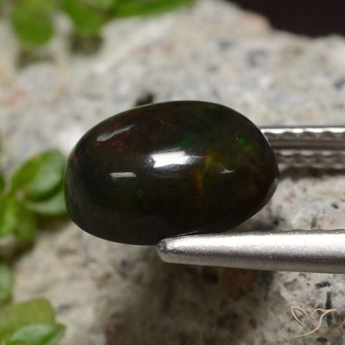 Opale noire Multicolore naturelle ovale, 1.34 ct, Translucide