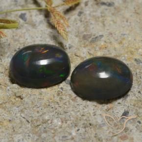 Shop natural 2.30ct Multicolore Opale noire gems, ovale, from Ethiopie at GemSelect. In stock, global shipping!