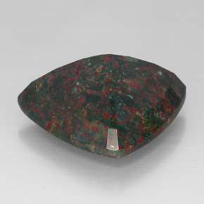 Pierre de sang Vert Tacheté naturelle Trillion, 31.69 ct, Opaque