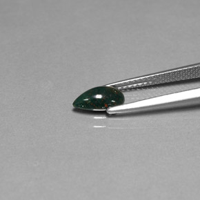 Héliotrope vert naturelle en forme de poire, 0,72 ct, opaque