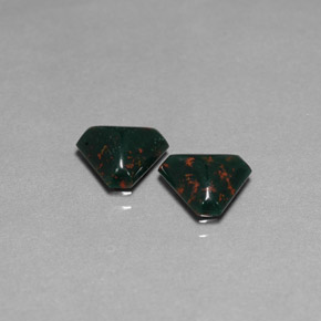 Achetez naturel ct Vert Tacheté Pierre de sang gems, Forme fantaisie, En provenance Madagascar chez GemSelect. En stock, livraison internationale!