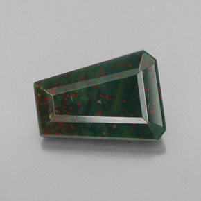 Héliotrope vert naturelle forme fantaisie, 3,76 ct, opaque
