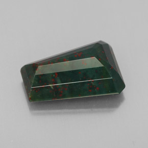 Héliotrope vert naturelle forme fantaisie, 3,76 ct, opaque