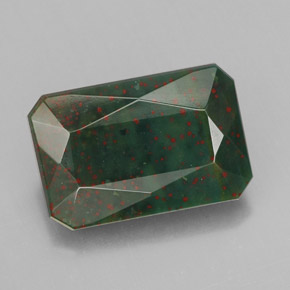 Pierre de sang Vert Tacheté naturelle Taille émeraude, 5.52 ct, Opaque