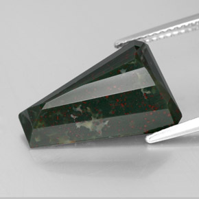 Héliotrope vert naturelle forme fantaisie, 7,35 ct, opaque