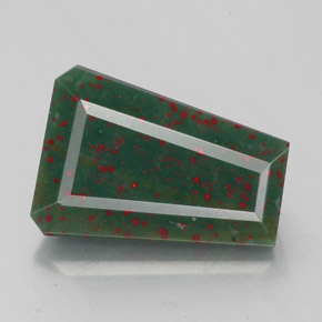 Héliotrope vert naturelle forme fantaisie, 3,02 ct, opaque