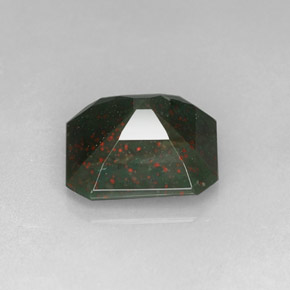 Pierre de sang Vert Tacheté naturelle Taille émeraude, 4.90 ct, Opaque
