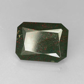 Pierre de sang Vert Tacheté naturelle Taille émeraude, 8.69 ct, Opaque