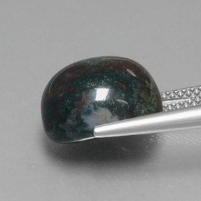 Héliotrope vert naturelle coupe ovale, 8,25 ct, opaque