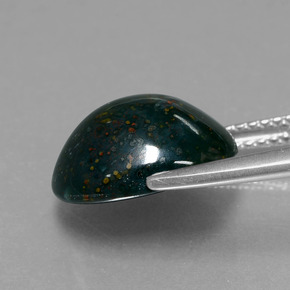 Héliotrope vert naturelle coupe ovale, 5,20 ct, opaque