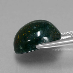 Héliotrope vert naturelle coupe ovale, 7,40 ct, opaque